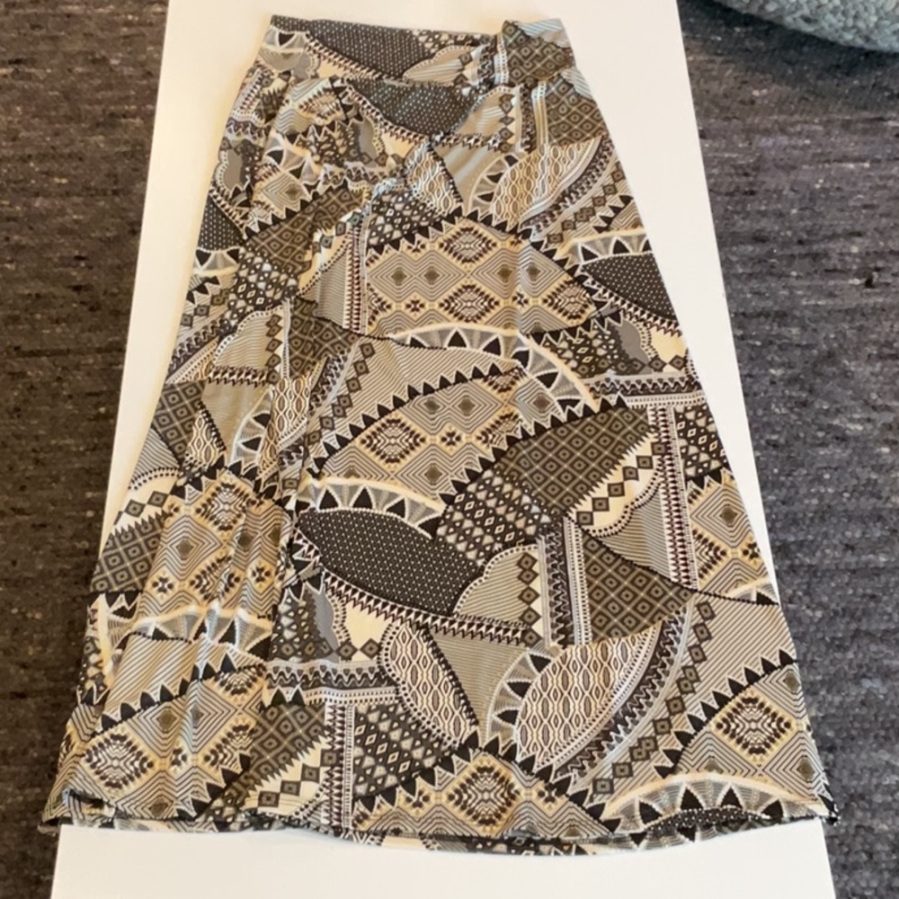 Size large this espresso color skirt is mosaic pattern, and creams, beige,
